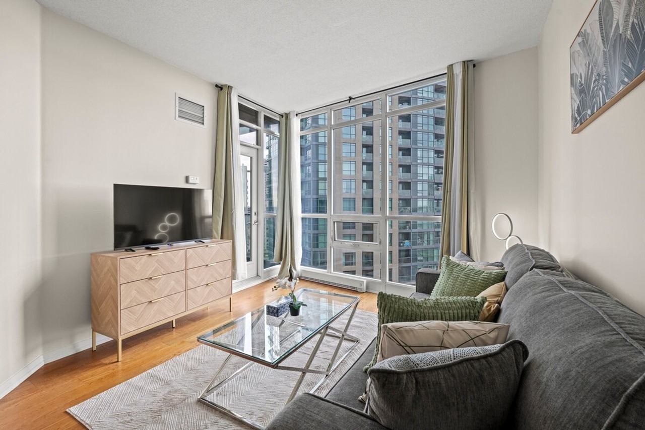 231 Fort York Blvd #1345760P - Photo 3 of 17