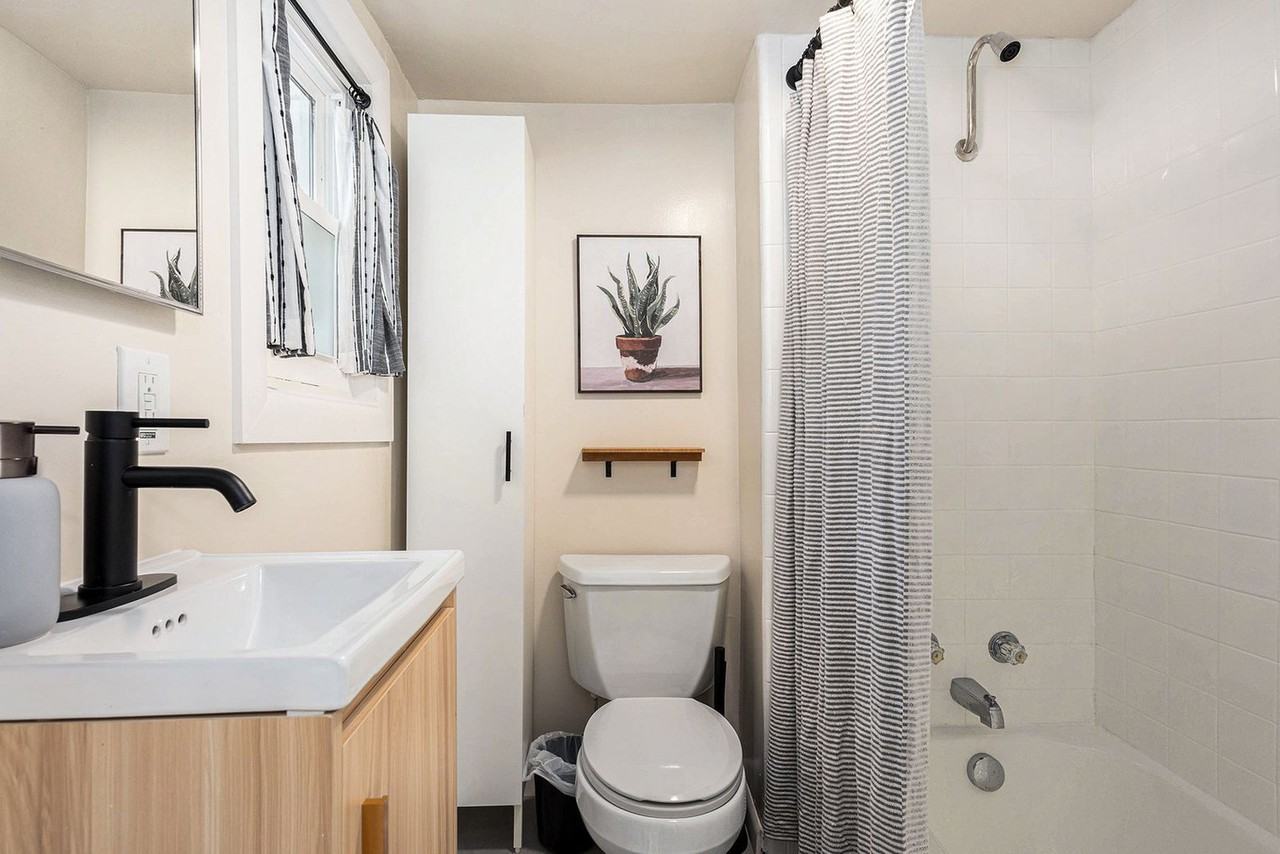 37 Gold Avenue Northwest - Photo 3 of 31