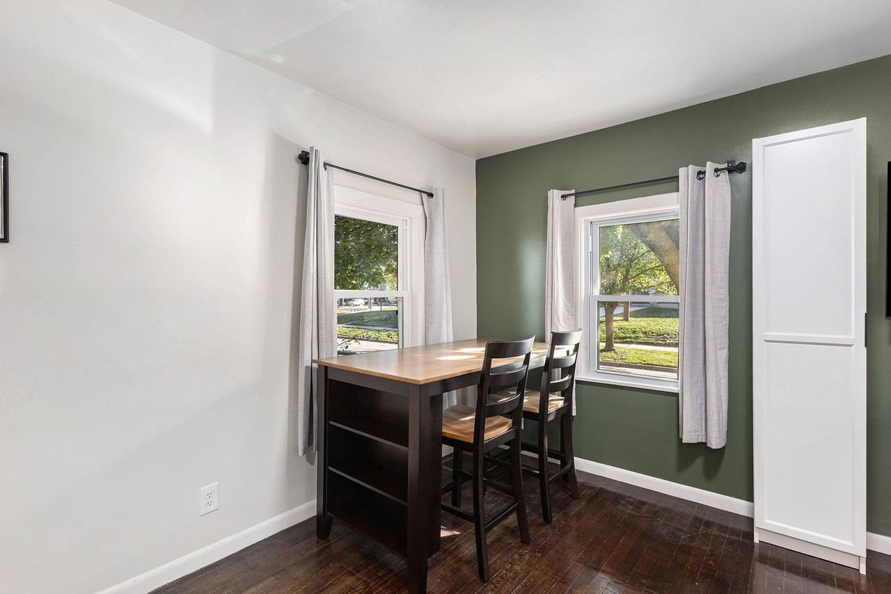 37 Gold Avenue Northwest - Photo 5 of 31