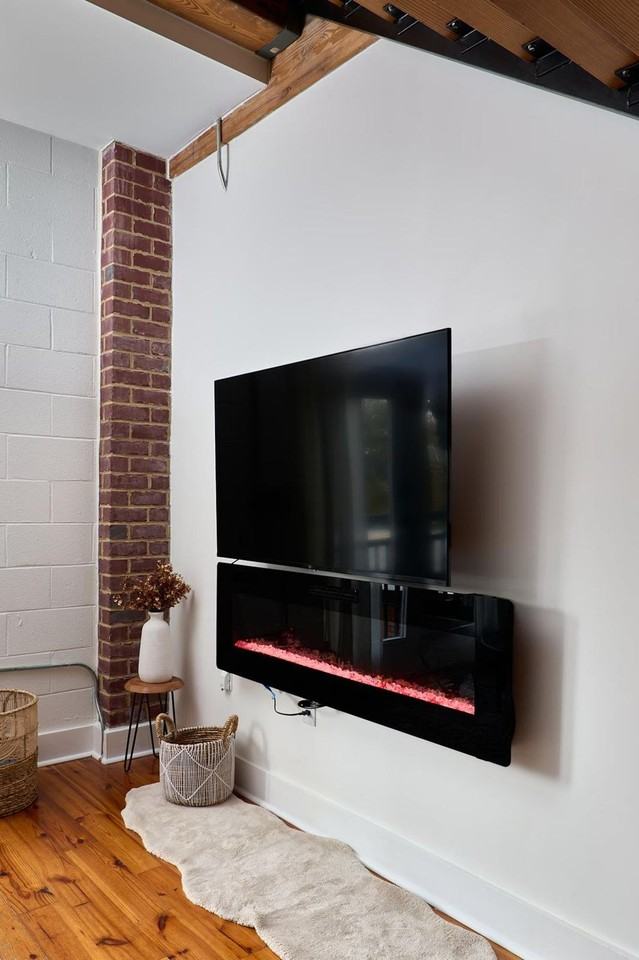 403 E 33rd St #1353814P - Photo 2 of 32