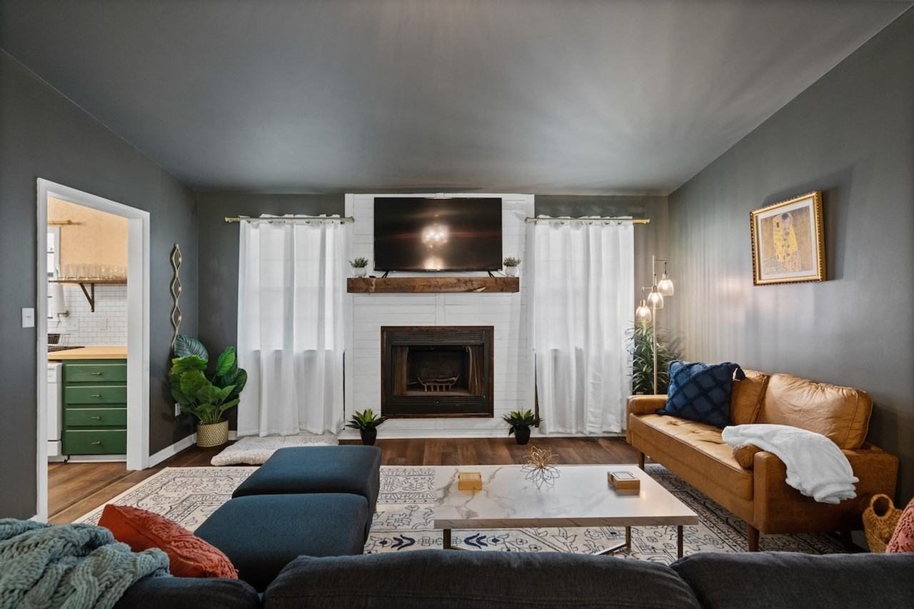 2001 North 61st Avenue - Photo 2 of 63