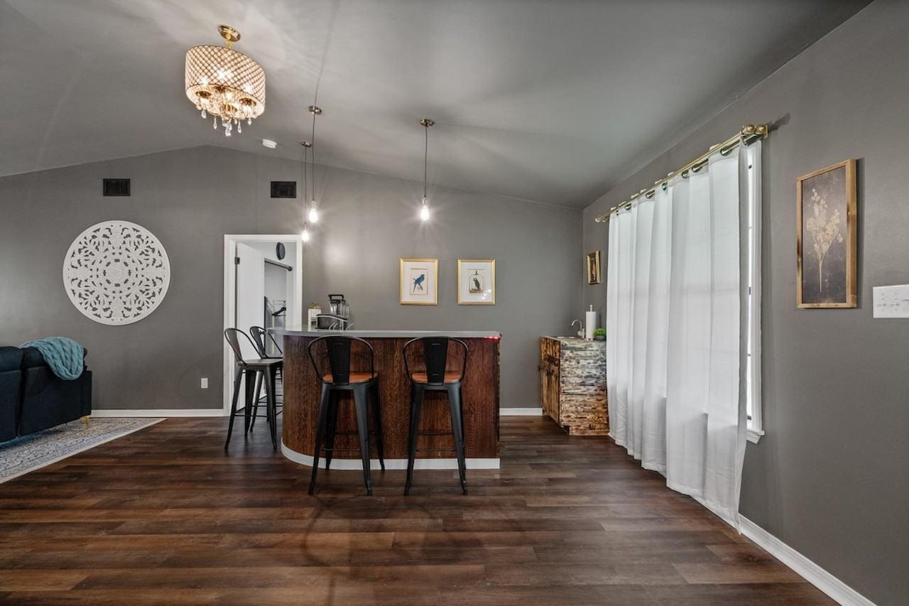 2001 North 61st Avenue - Photo 6 of 63