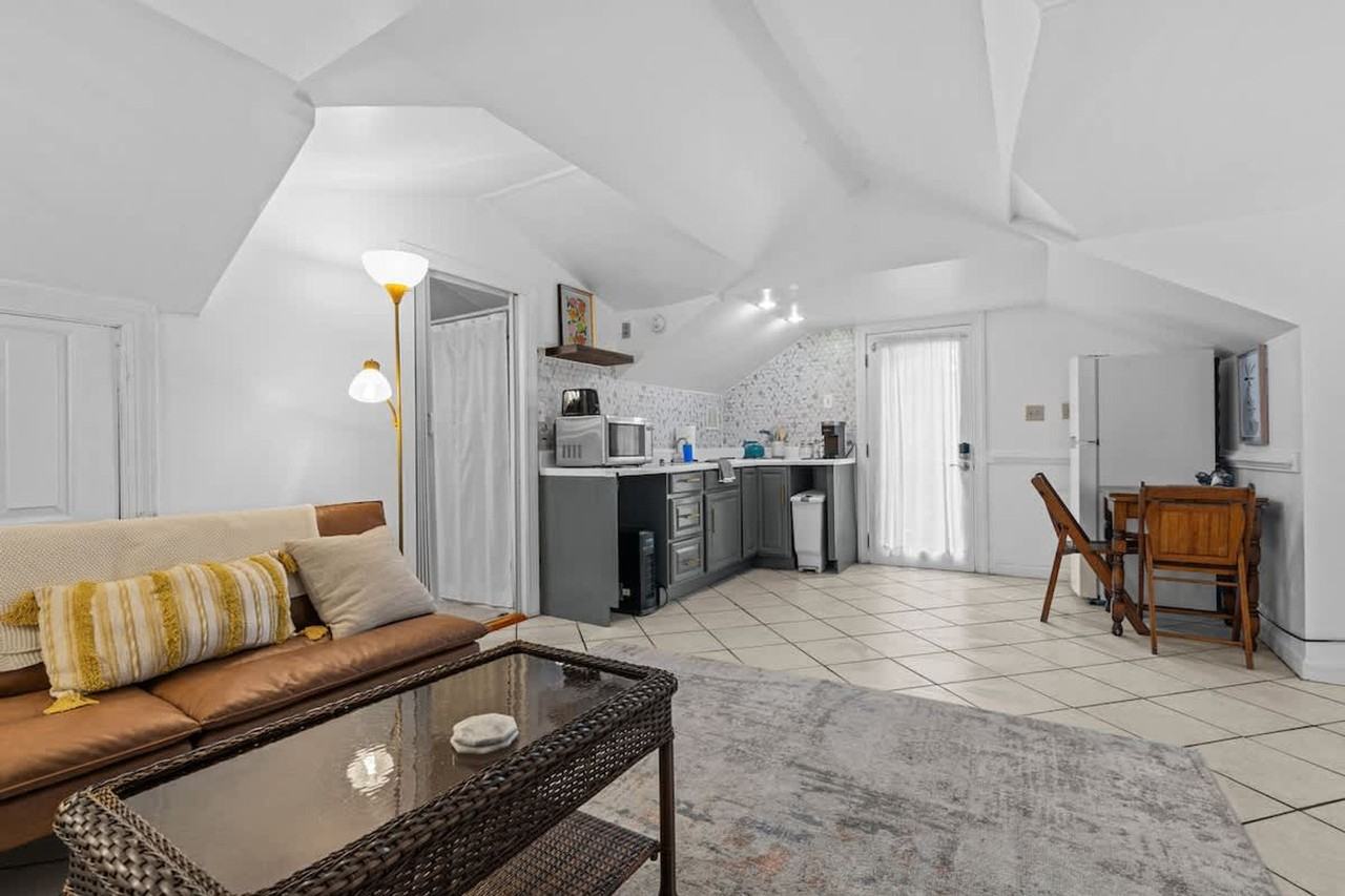 912 Little Bay Ave #1354828P - Photo 2 of 19