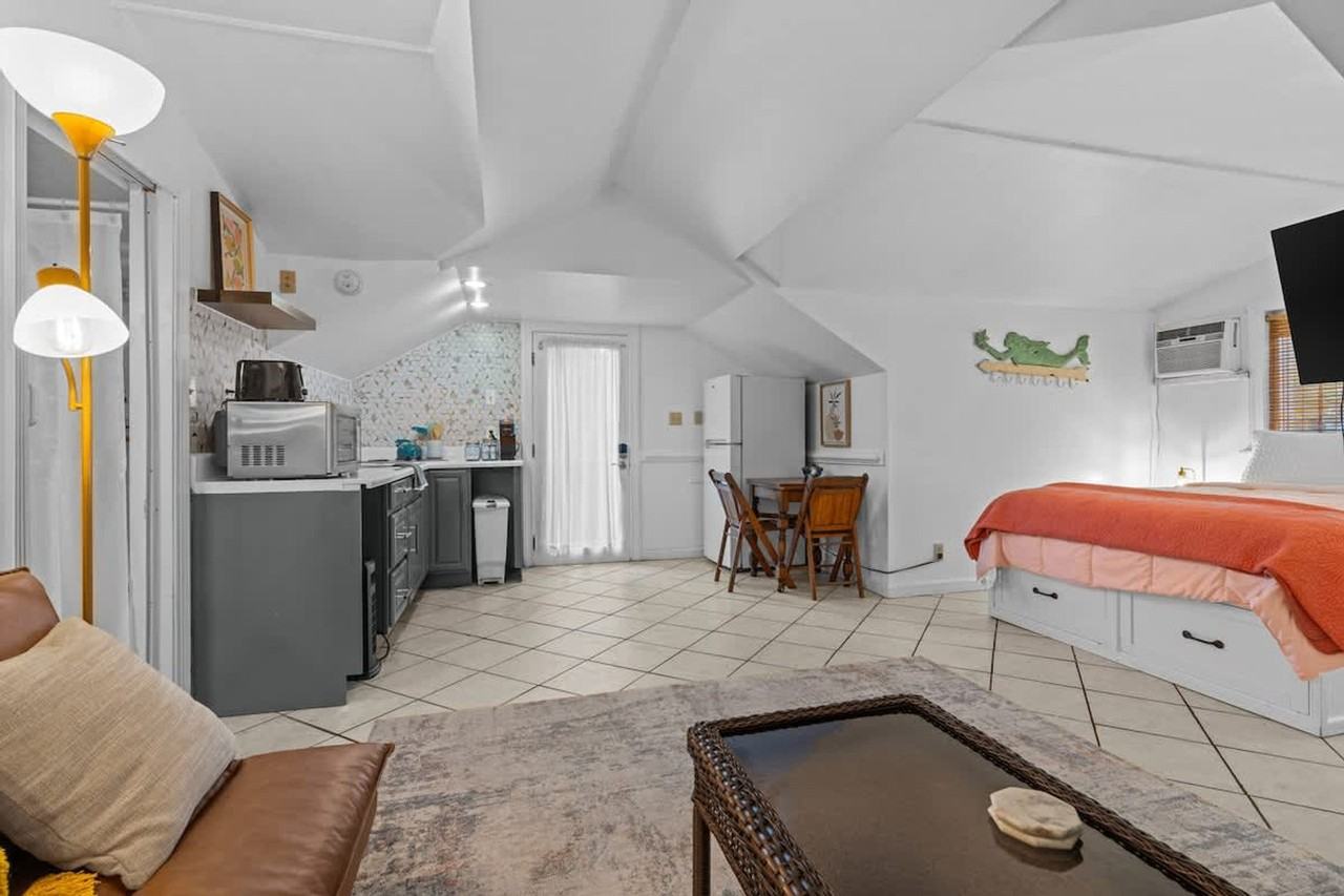 912 Little Bay Ave #1354828P - Photo 3 of 19