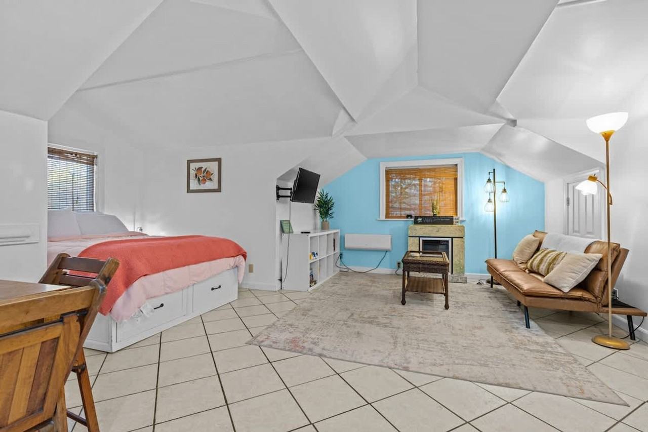 912 Little Bay Ave #1354828P - Photo 5 of 19