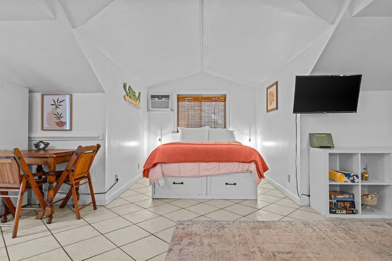 912 Little Bay Ave #1354828P - Photo 6 of 19