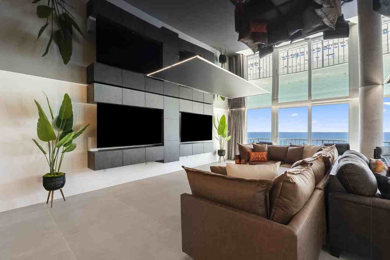 8743 Thomas Drive - Photo 7 of 50