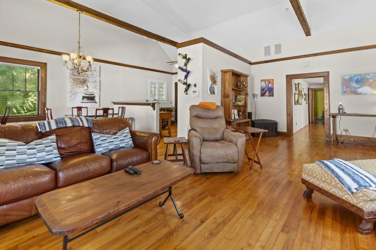 204 Ne 3rd Ave #1359117P - Photo 4 of 44