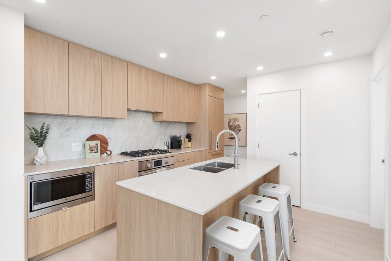 626 Claremont St #1357376P - Photo 4 of 34