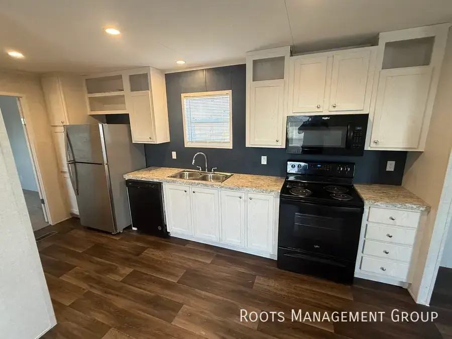 70 Third Circle Dr #70 - Photo 2 of 20