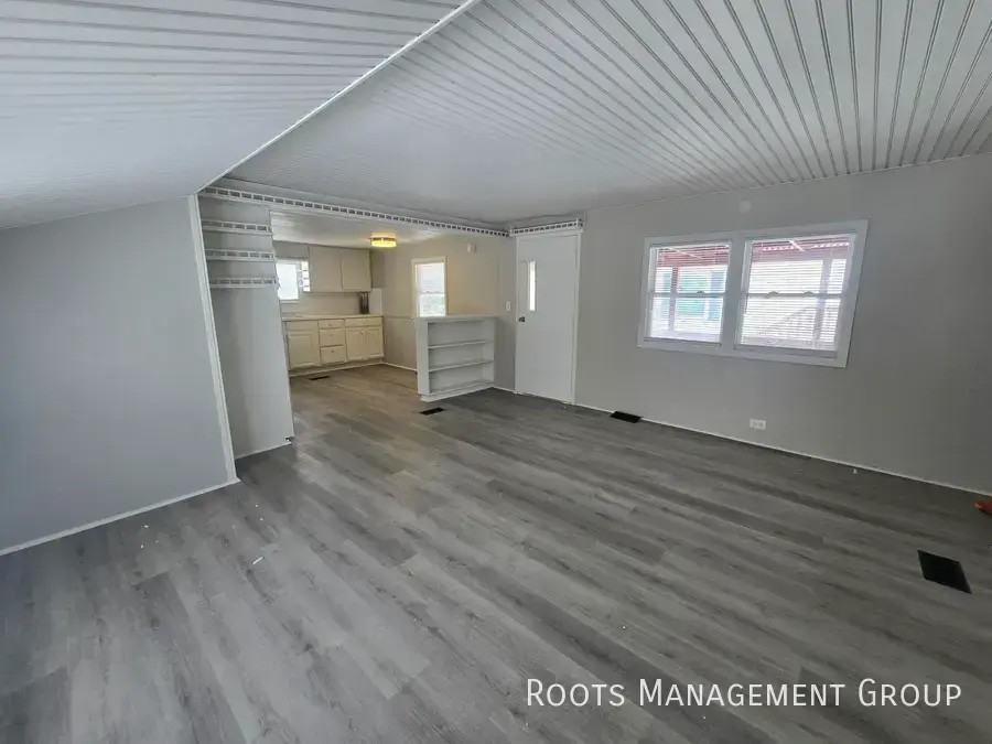 8427 N Selkirk Dr - Photo 2 of 12