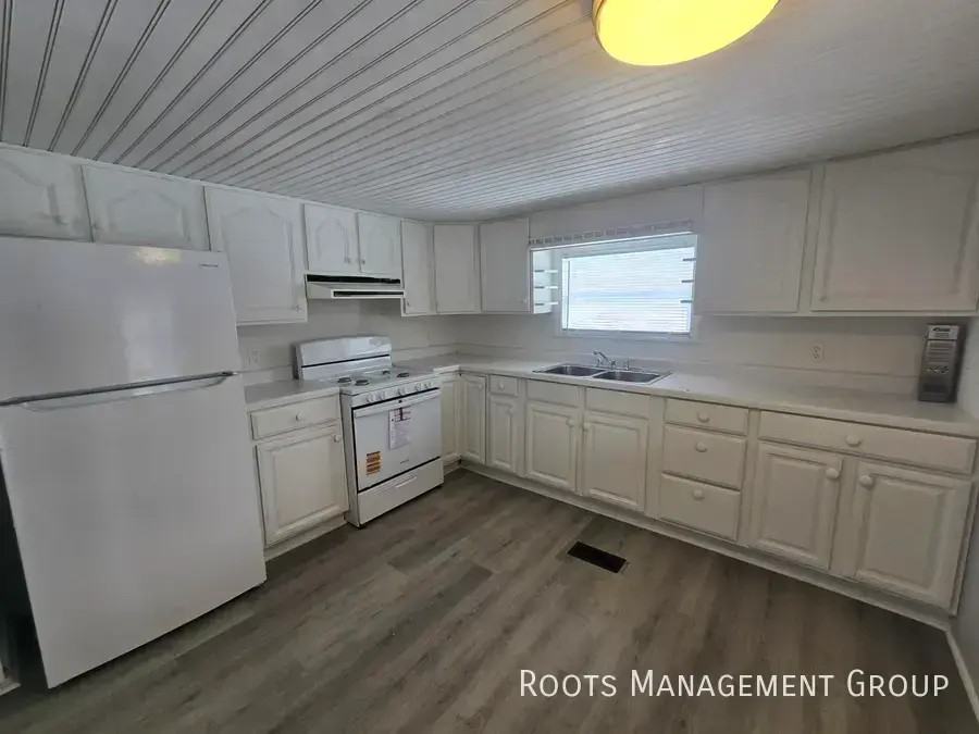 8427 N Selkirk Dr - Photo 3 of 12