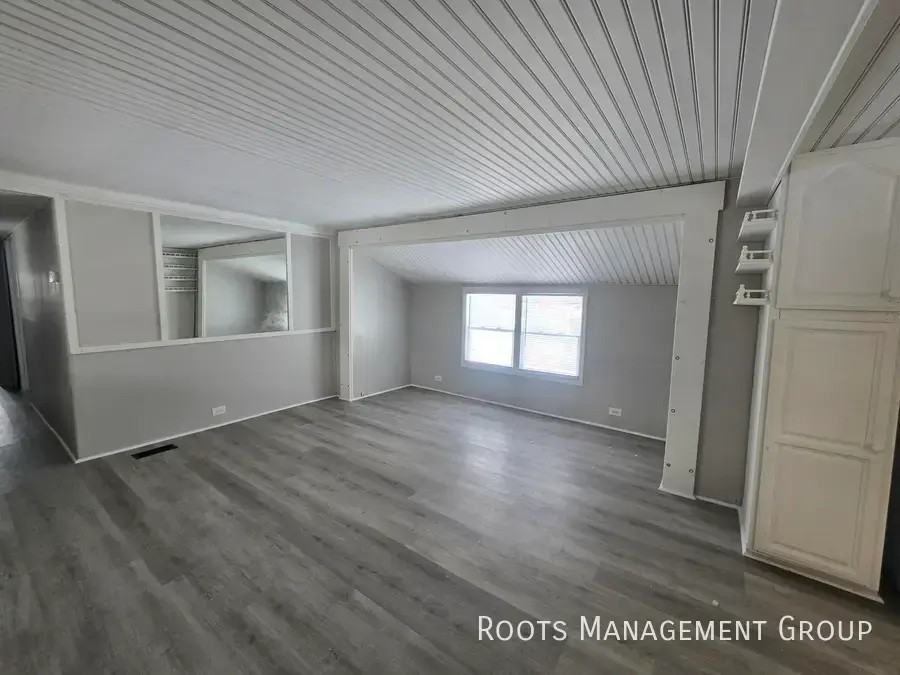 8427 N Selkirk Dr - Photo 4 of 12