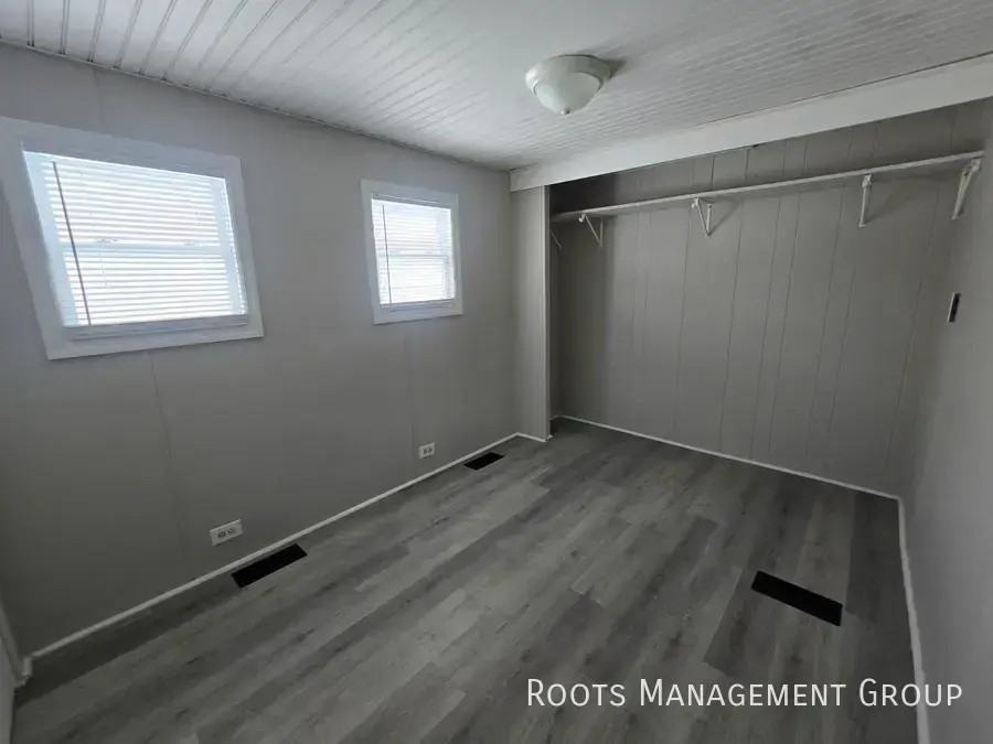 8427 N Selkirk Dr - Photo 5 of 12
