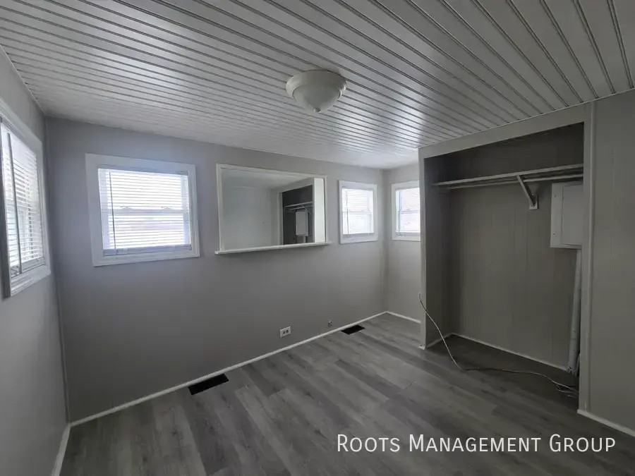 8427 N Selkirk Dr - Photo 6 of 12