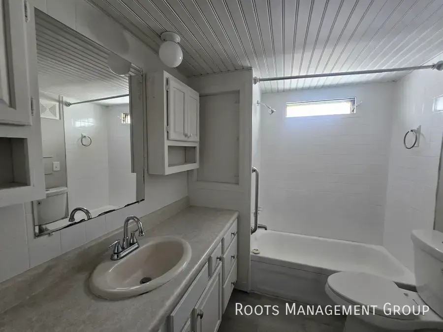 8427 N Selkirk Dr - Photo 7 of 12