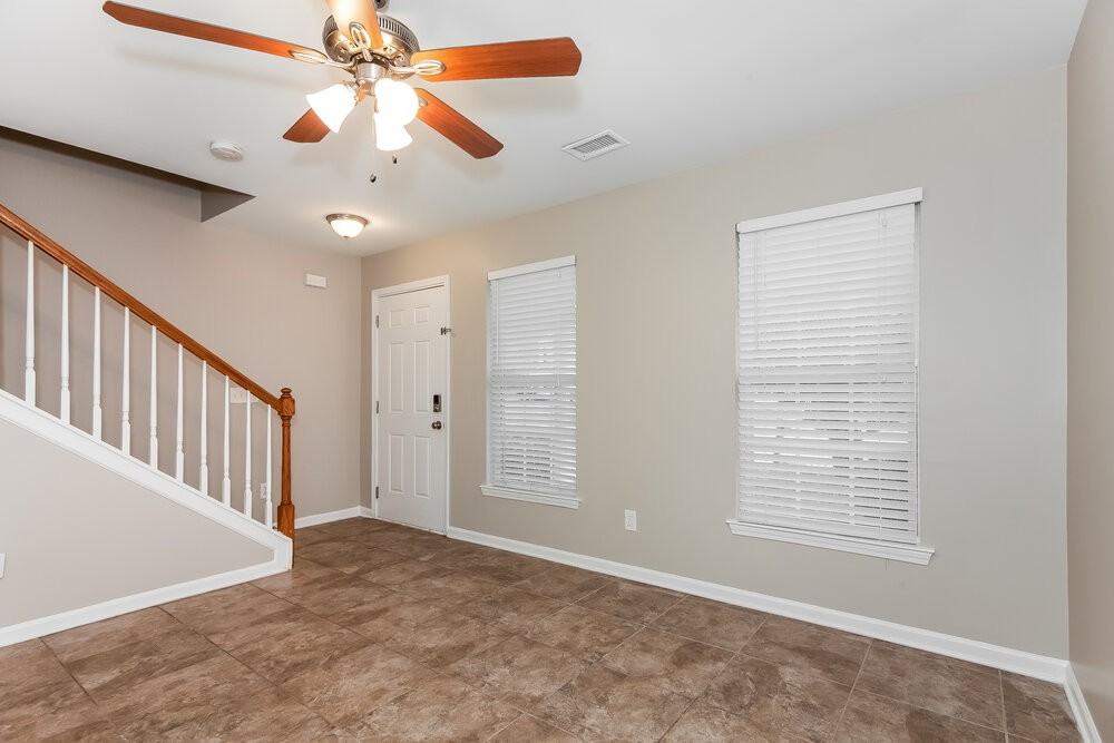 2914 Pirates Pl - Photo 4 of 17