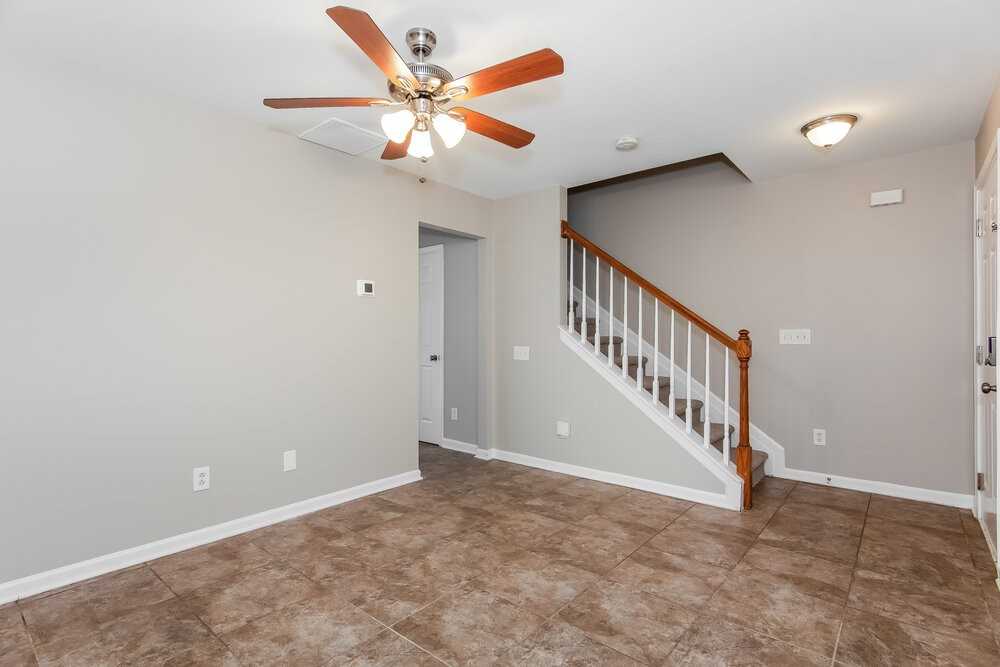 2914 Pirates Pl - Photo 5 of 17