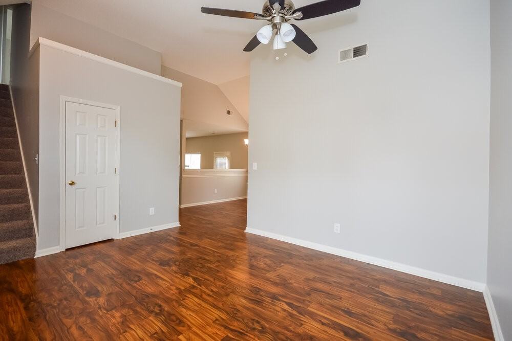 444 Gresham Dr - Photo 5 of 17