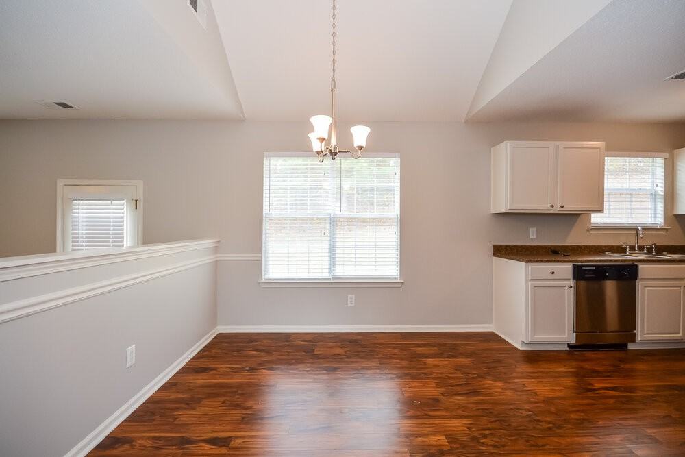 444 Gresham Dr - Photo 6 of 17