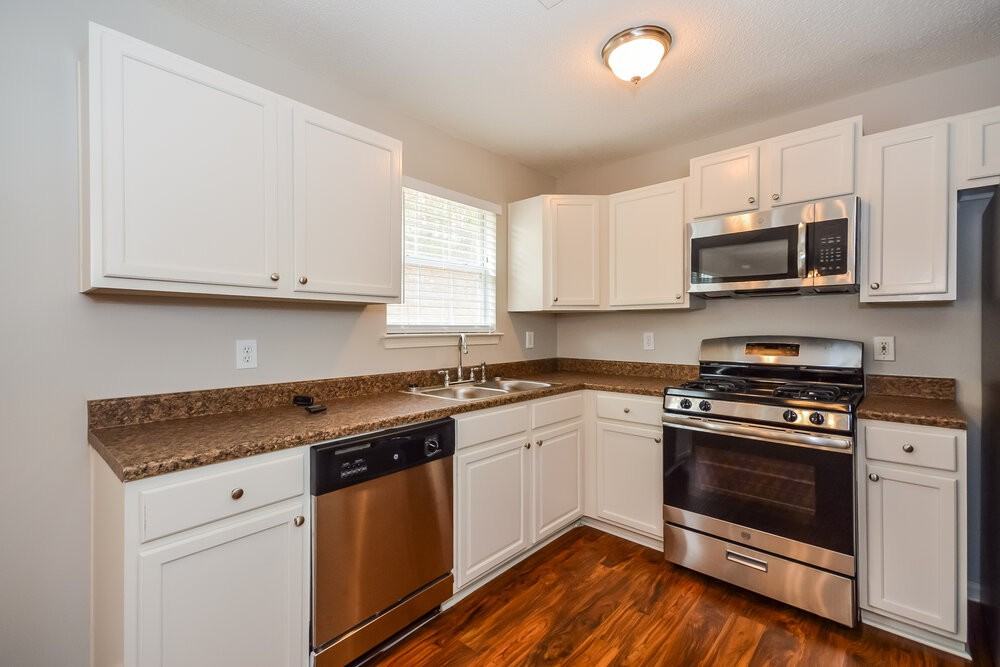 444 Gresham Dr - Photo 7 of 17