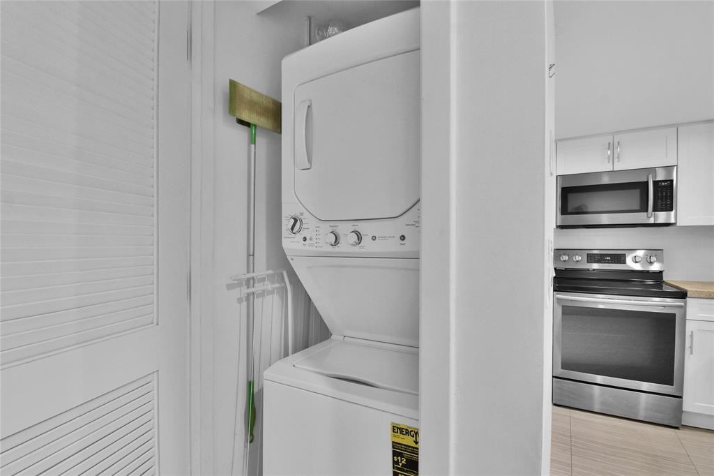 4201 N Ocean Dr #4201-301 - Photo 5 of 32