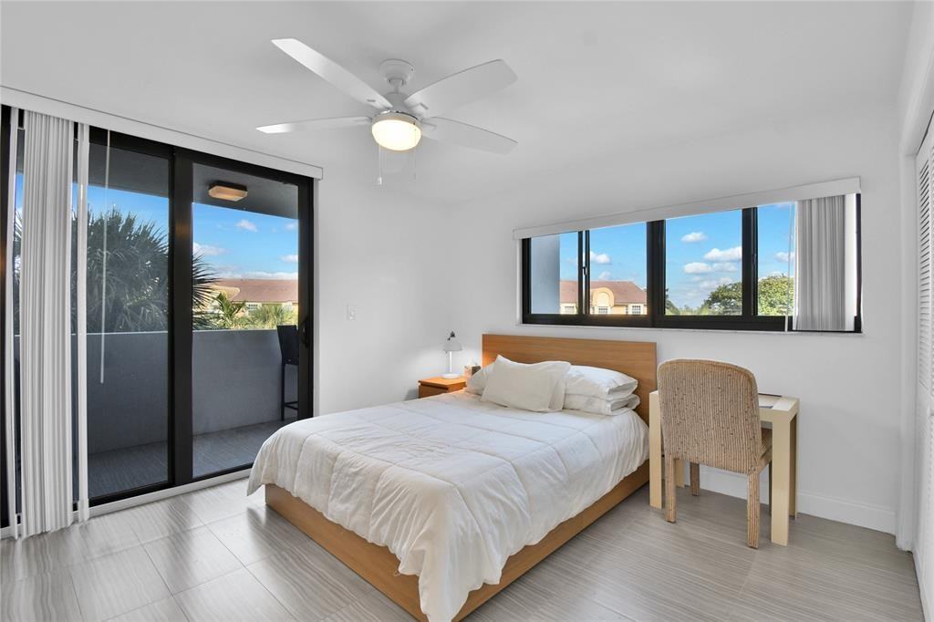 4201 N Ocean Dr #4201-301 - Photo 6 of 32