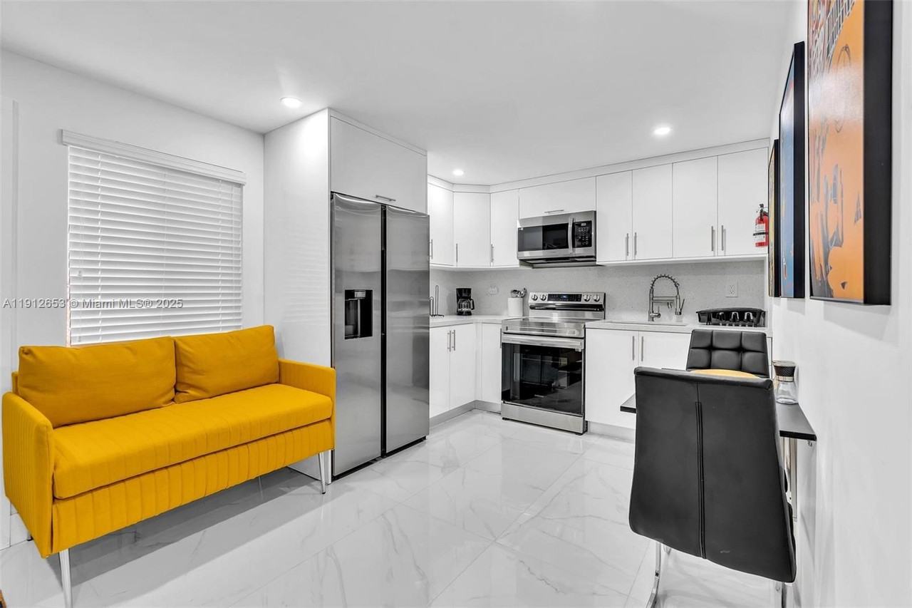 923 Nw 110th St #923B - Photo 3 of 18