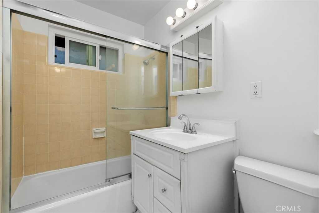 218 West Escalones #218C