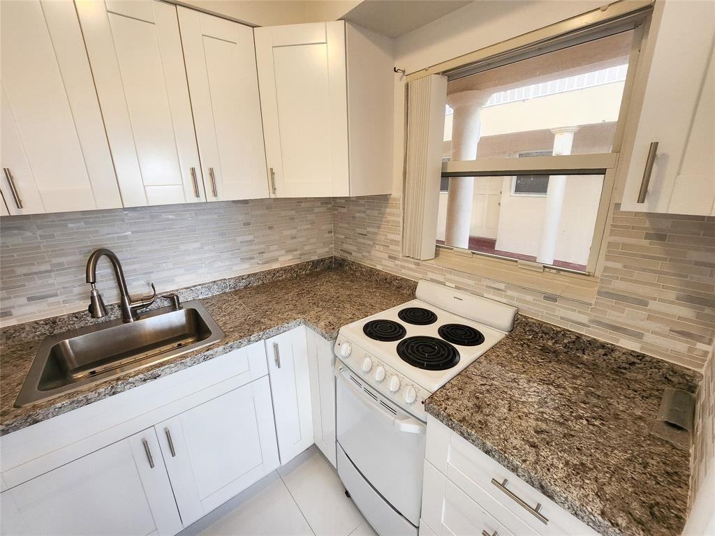 505 S Ocean Dr #505A - Photo 3 of 27