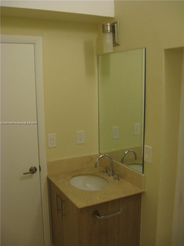 310 Sw 34th Ave #310 - Photo 4 of 19