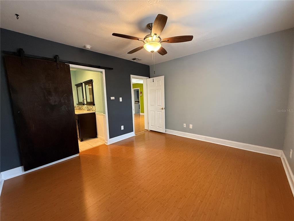 421 5th Avenue Northeast #421 - Photo 3 of 25
