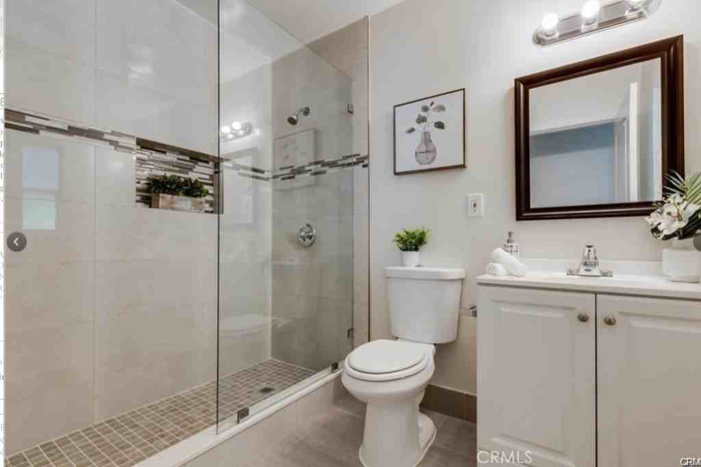 6171 Cleon Avenue #6171 - Photo 4 of 8