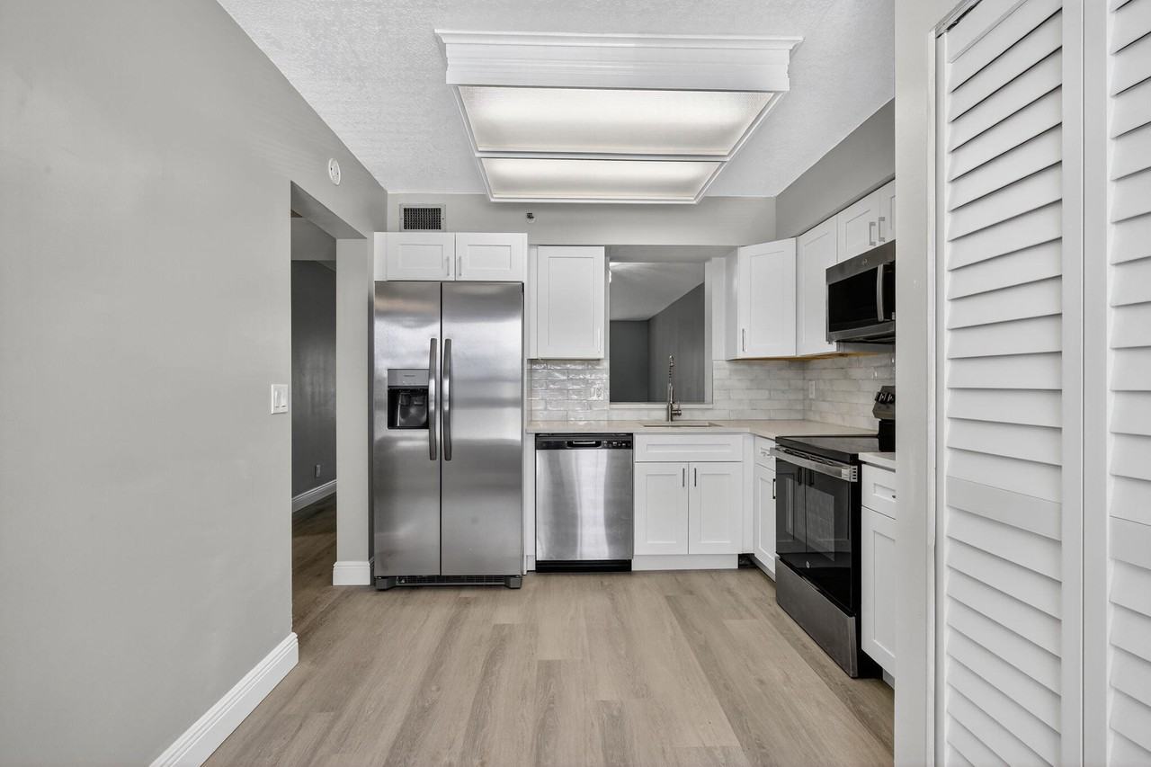 14527 Bonaire Blvd #14527-309 - Photo 7 of 20