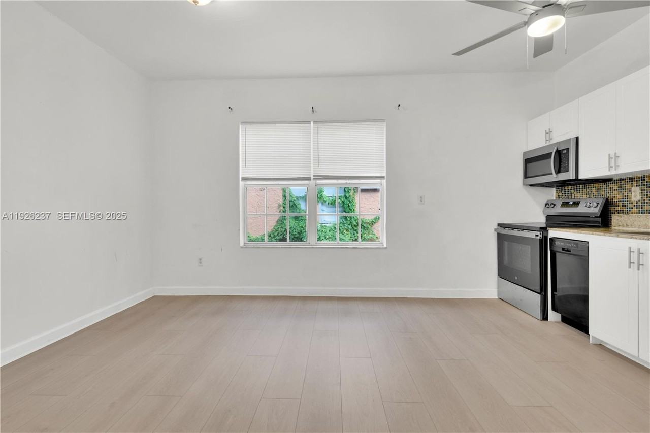 963 Sw 6th St #963-2 - Photo 3 of 45