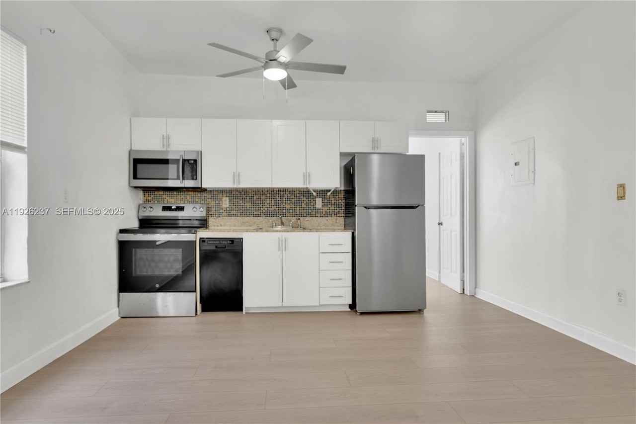 963 Sw 6th St #963-2 - Photo 4 of 45