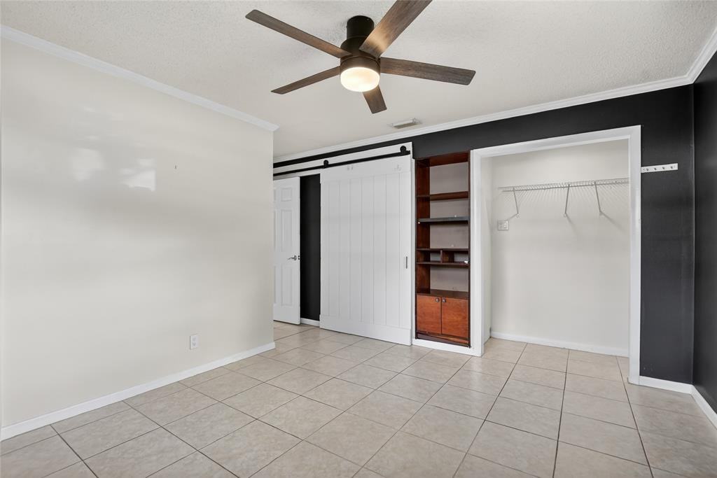 111 Southeast 14th Place #111 - Photo 3 of 33