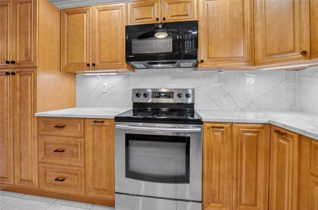 111 Southeast 14th Place #111 - Photo 7 of 33