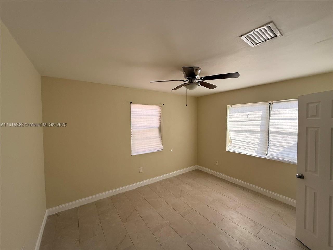 Nw 14th Ave #2823 - Photo 4 of 11