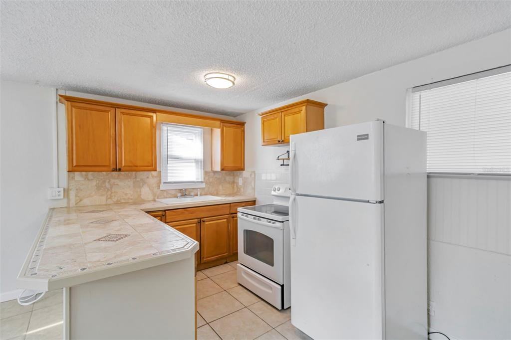 809 Illinois Ave #809 - Photo 3 of 12