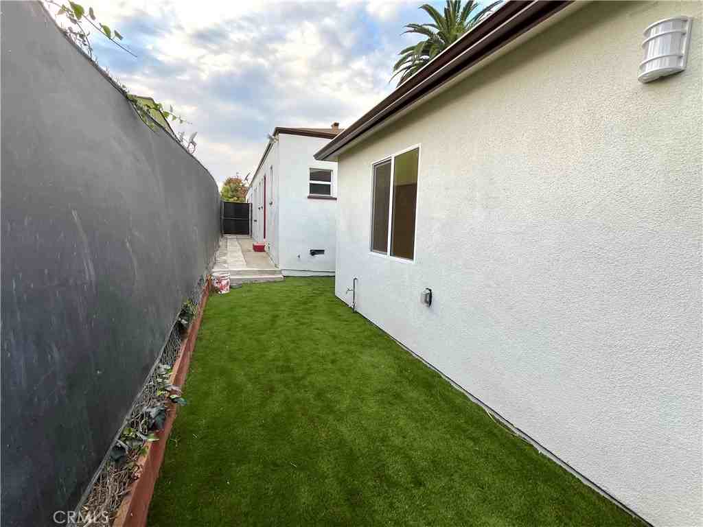 2720 West 70th Street #2720 - Photo 5 of 26