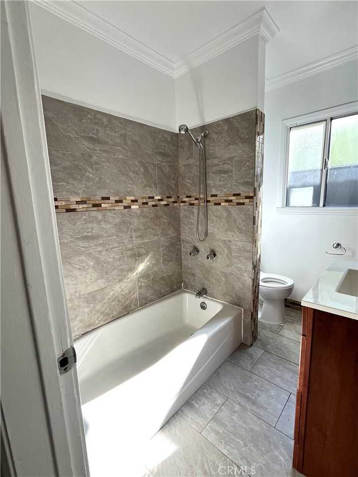 2720 West 70th Street #2720 - Photo 6 of 26