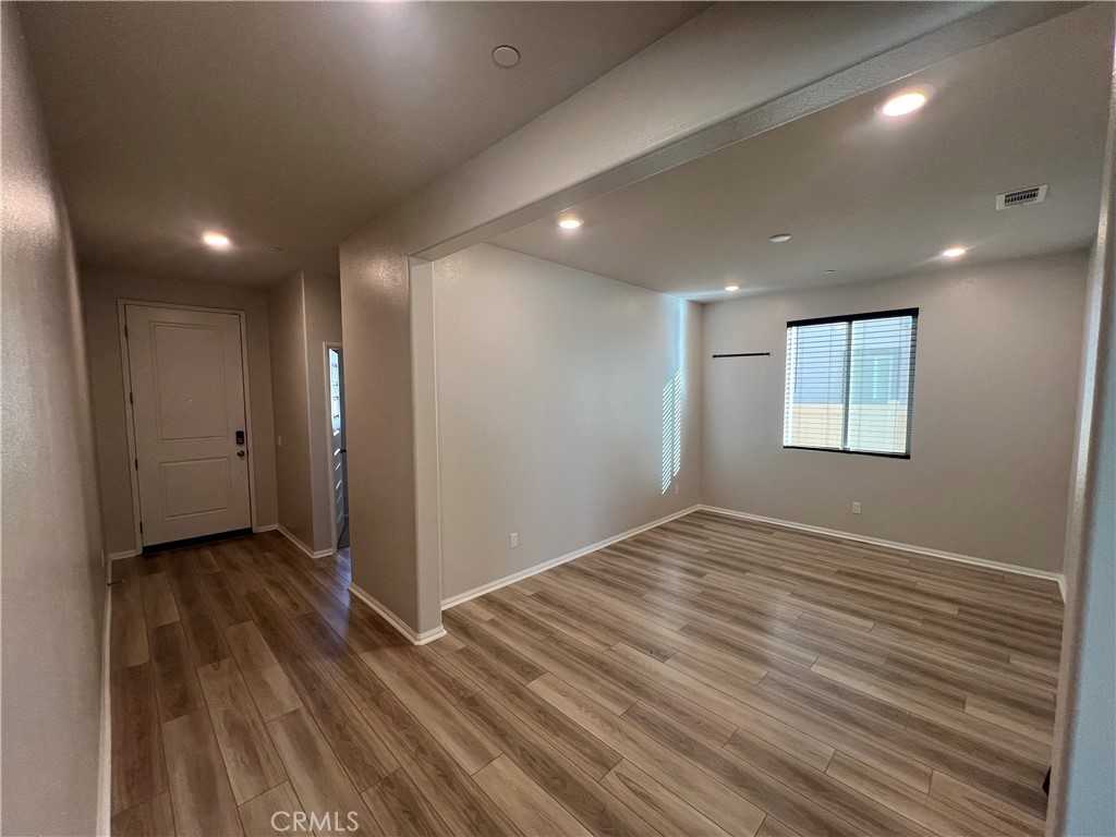 19557 Hanging Rock Rd #19557 - Photo 2 of 26