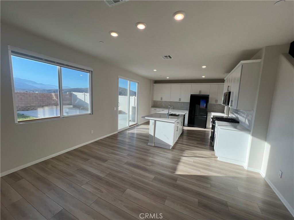 19557 Hanging Rock Rd #19557 - Photo 4 of 26