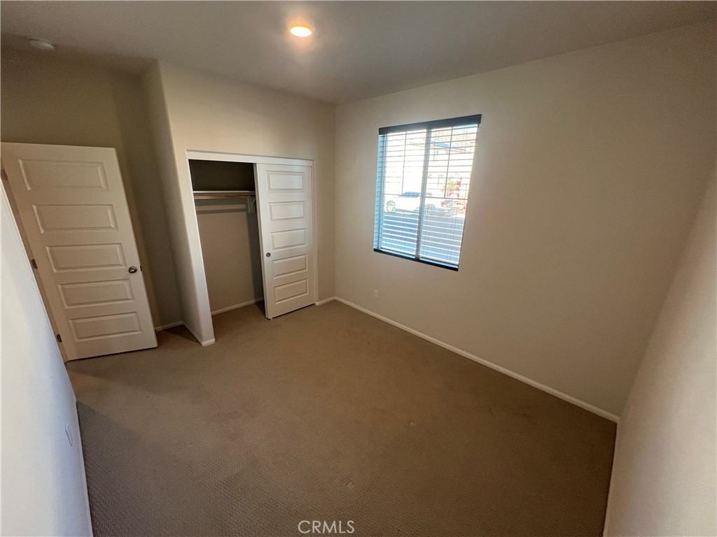 19557 Hanging Rock Rd #19557 - Photo 7 of 26