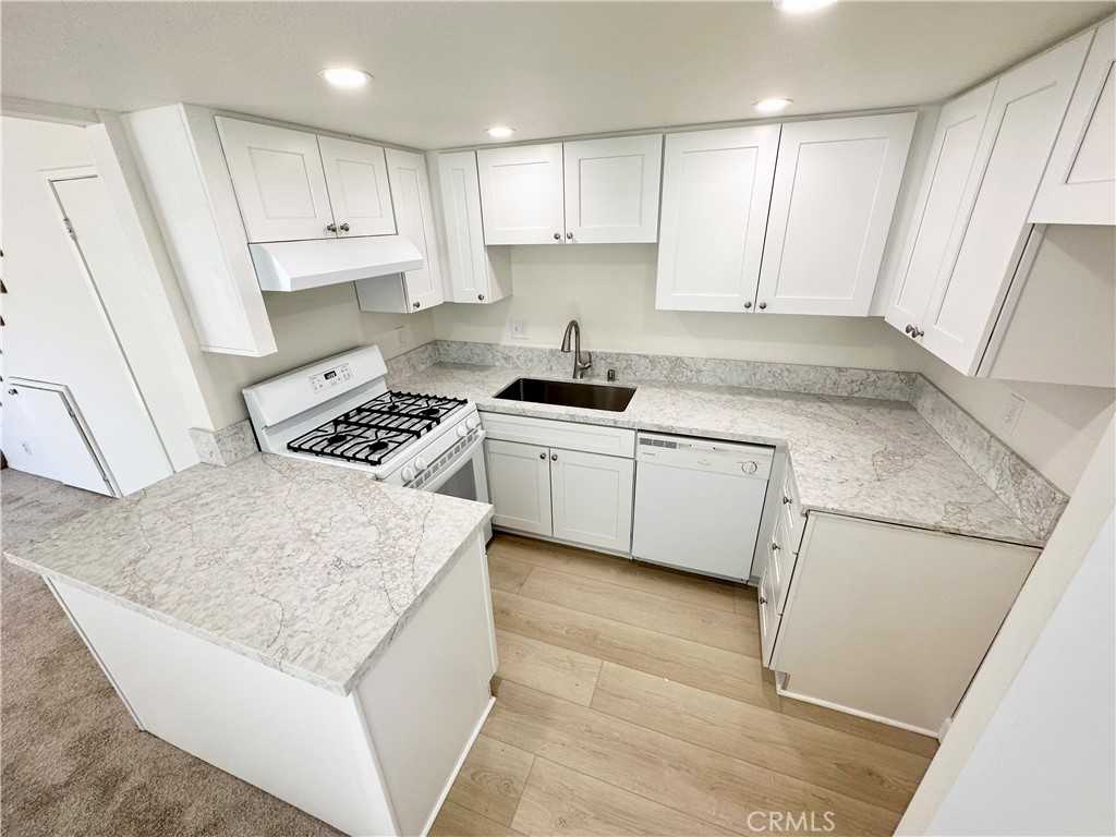 2713 Calle Del Comercio #2713C - Photo 5 of 11