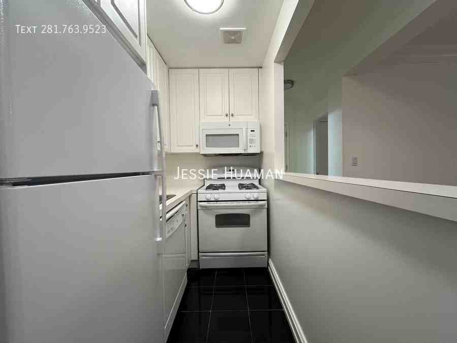 1680 York Ave #1 - Photo 4 of 9