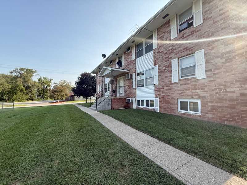 704 East 14th Street #4 - Photo 5 of 7