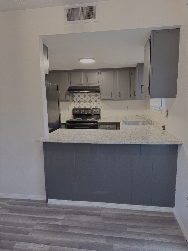 1013 Dickerson Dr Se #C - Photo 2 of 10