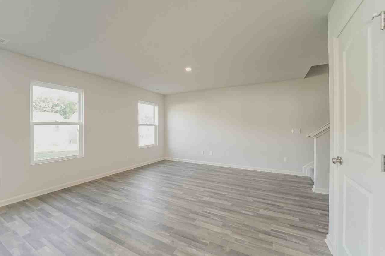 671 Farmstead Trl - Photo 2 of 13